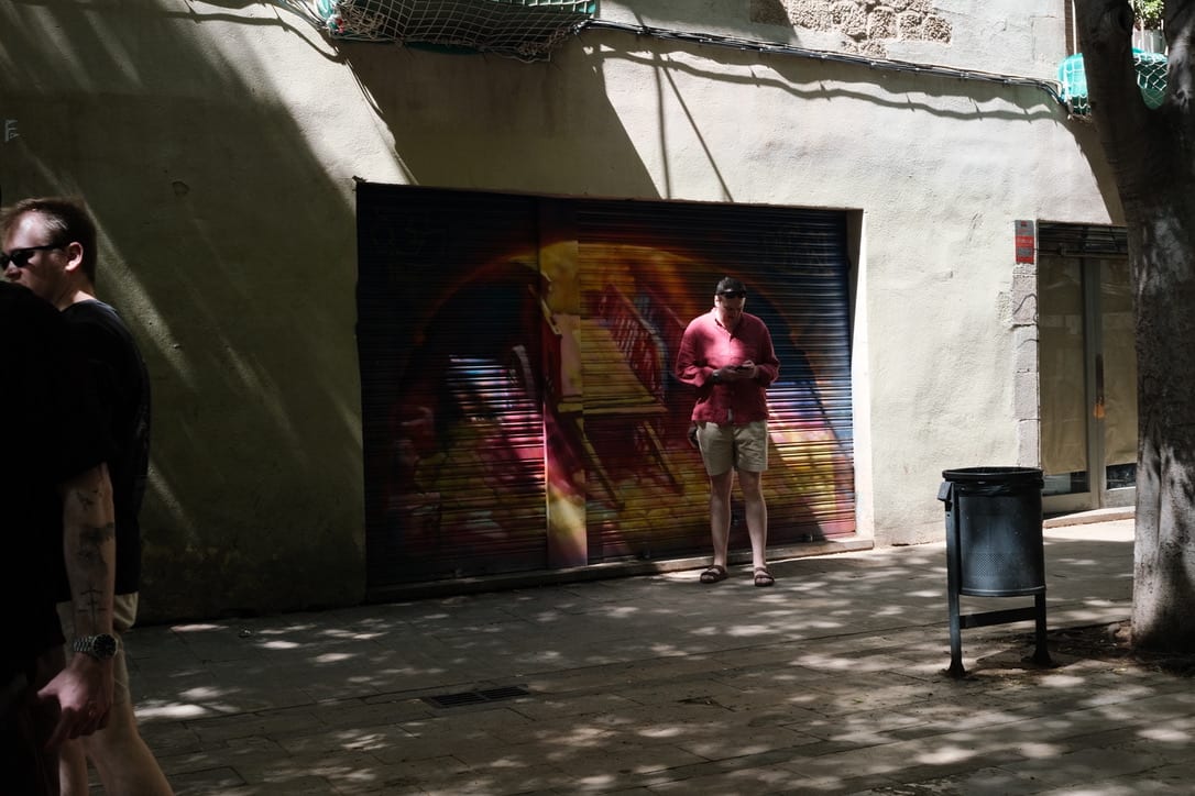light — color photograph by mxlb, plate 03 — barcelona, spain