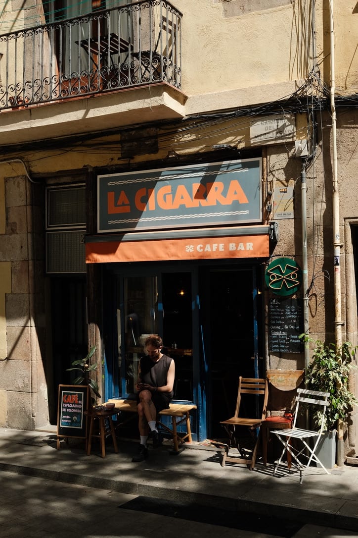 light — color photograph by mxlb, plate 05 — barcelona, spain