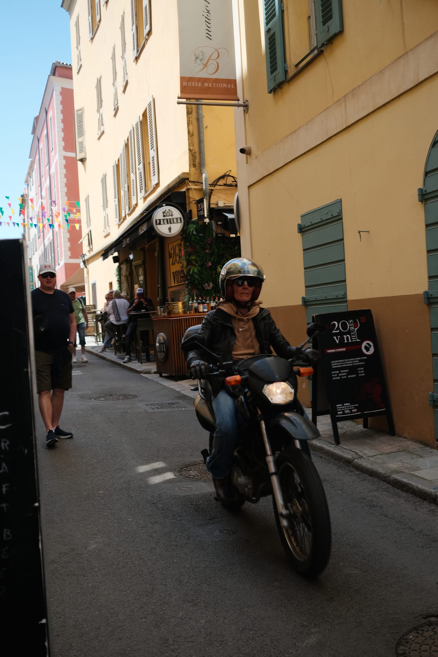 movement — color photograph by mxlb, plate 03 — ajaccio, france