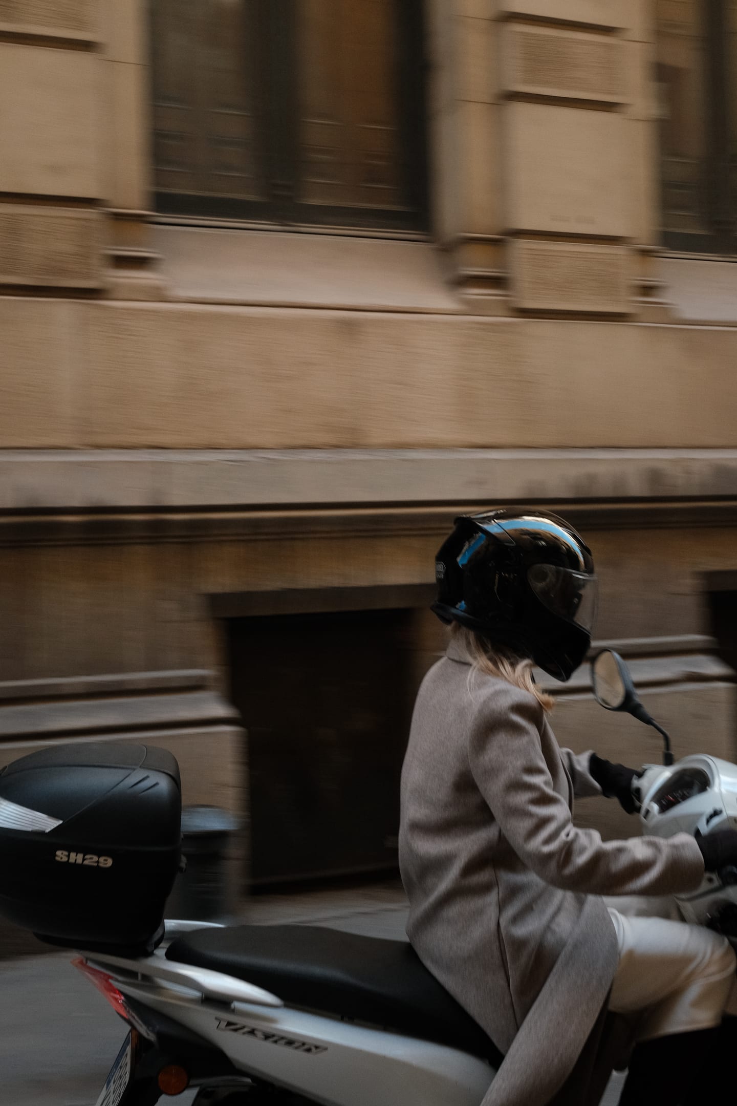 movement — color photograph by mxlb, plate 05 — barcelona, spain