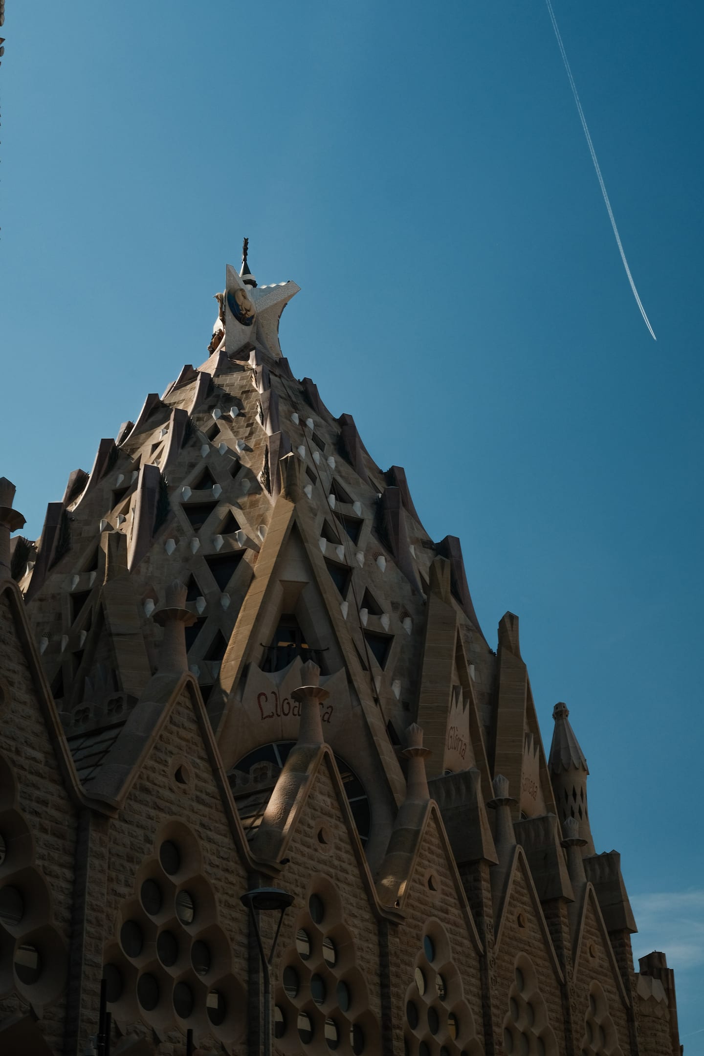 structure — color photograph by mxlb, plate 02 — barcelona, spain