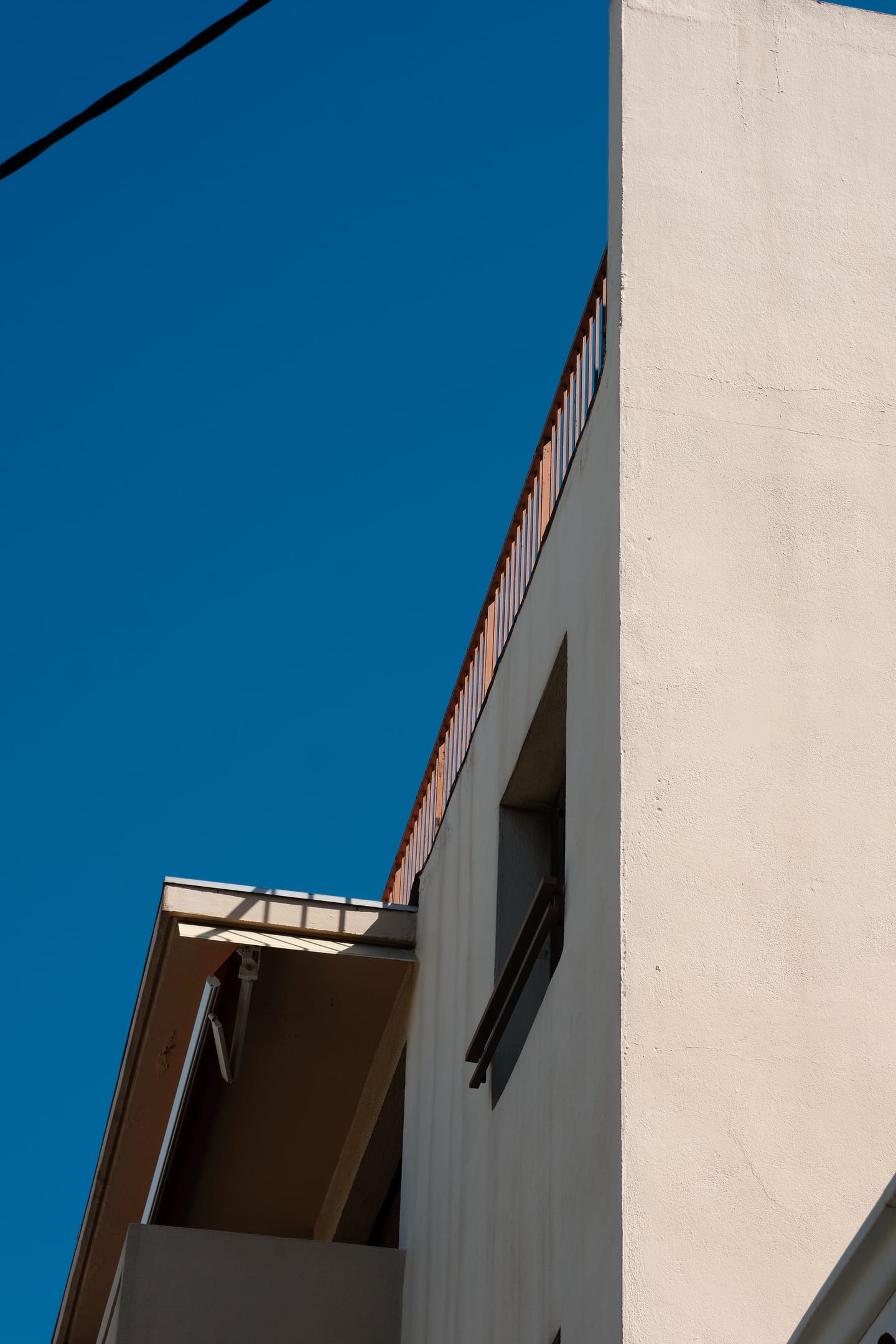 structure — color photograph by mxlb, plate 11 — marseille, france